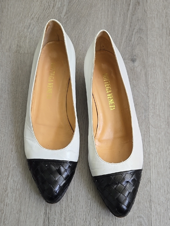 Bottega Veneta Shoes - Bottega Veneta Two-Tone White Leather Heels with Black Woven Toe Size 7½
